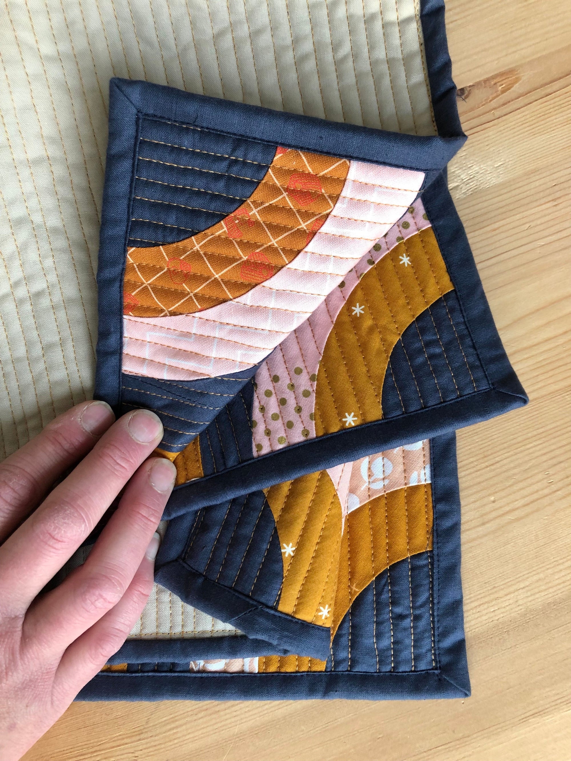 Many Nested Curves Pattern